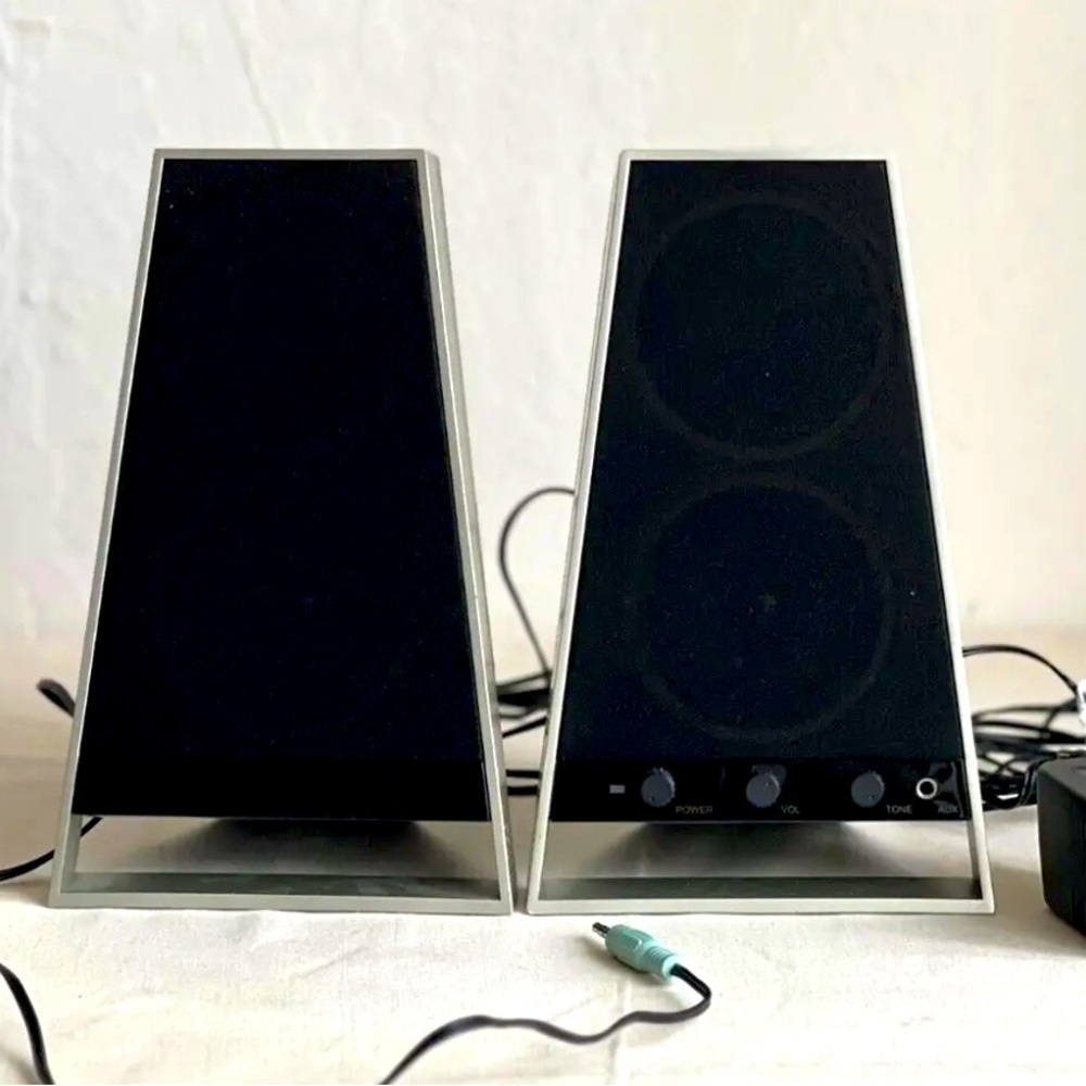 ALTEC-LANSING VS2620 PC Computer Speakers Aux - Like new